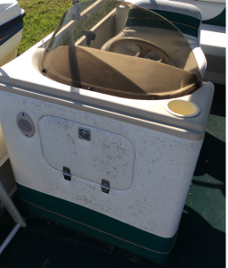 Re dye boat consol